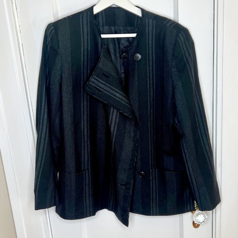 Vintage Tahari Black & Grey Striped Asymmetircal Blazer 90s -12